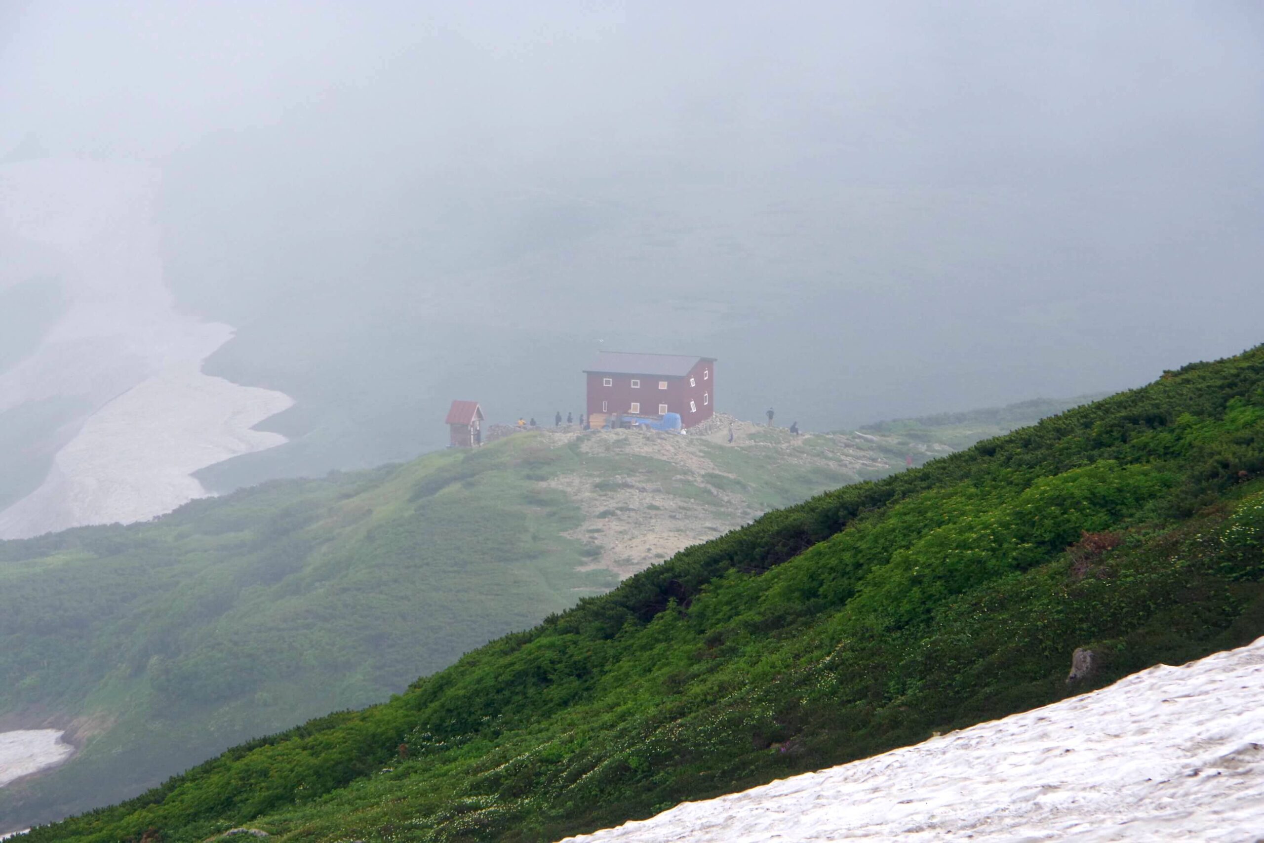 白雲岳避難小屋