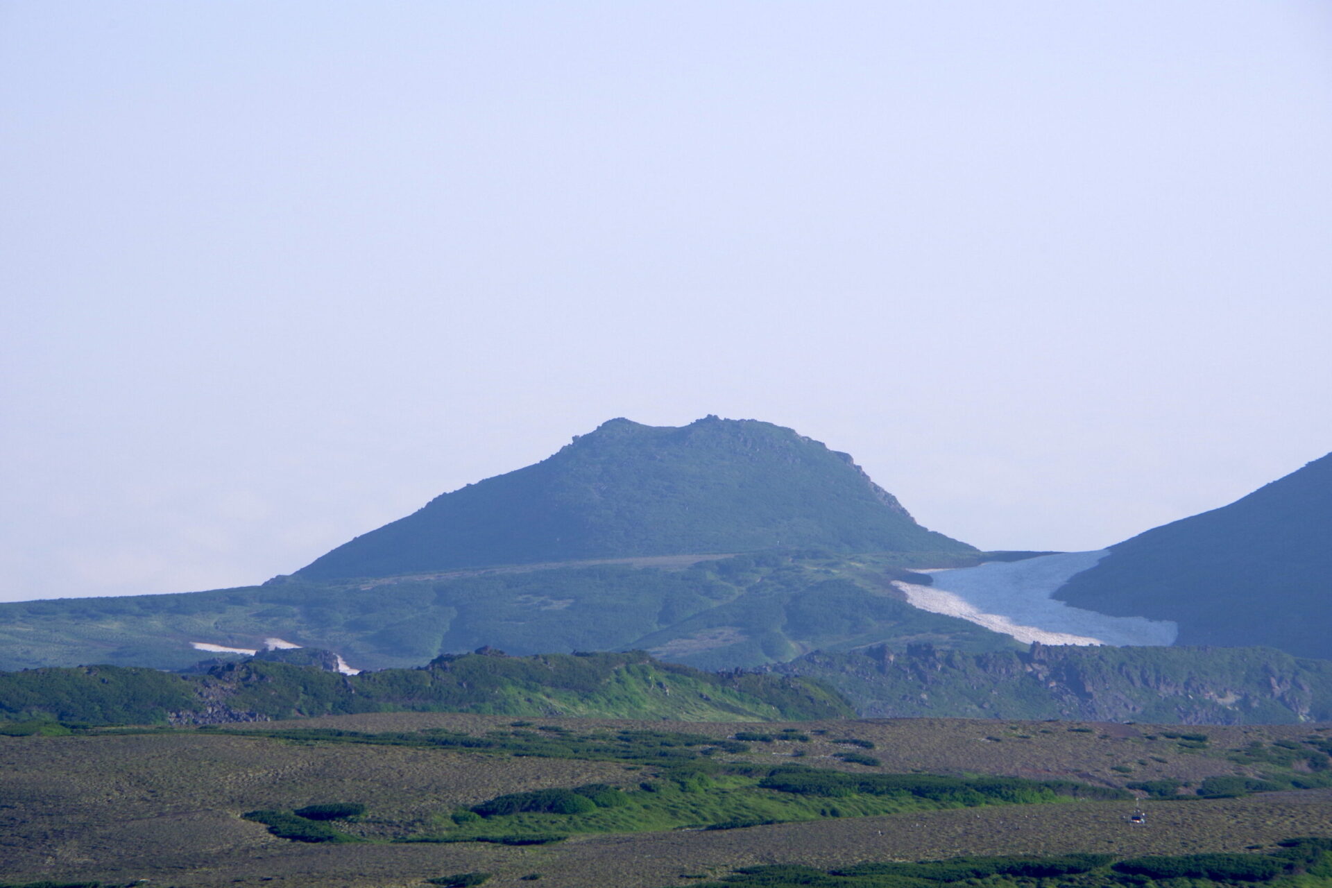 白雲岳山頂を望む